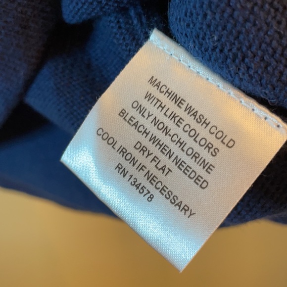 Vineyard Vines navy + red anchor sweater ⚓️🐋 - Picture 7 of 7